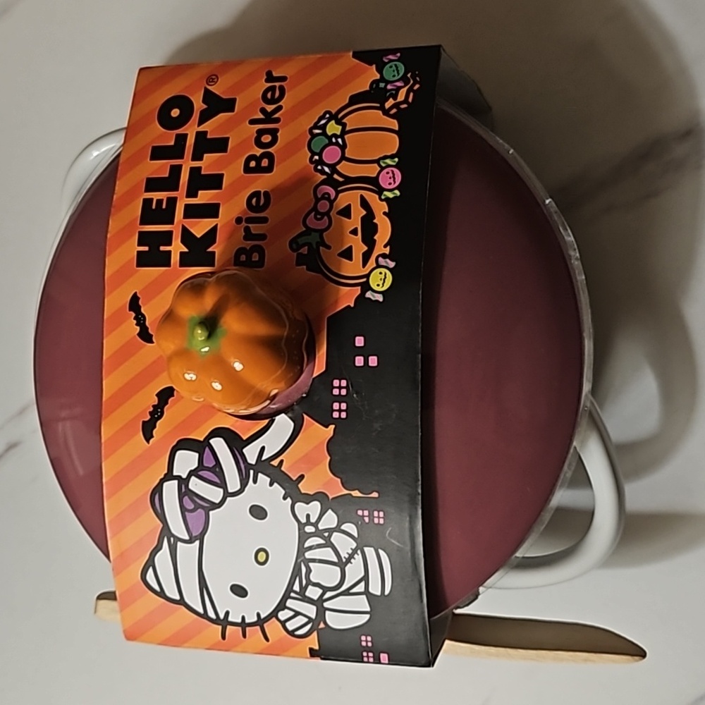Hello Kitty Sanrio Halloween Mummy Brie Baker w/spoon BRAND NEW